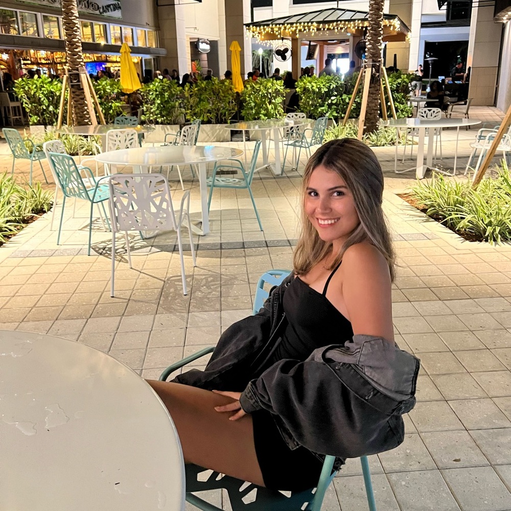 Meet your Posher, Camila